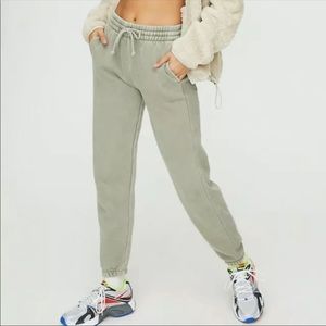 Brand new aritzia tna cozy fleece boyfriend sage green joggers